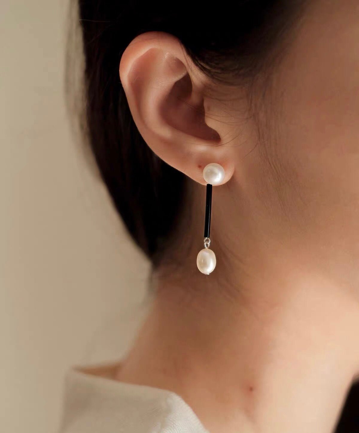 Minimalist Black Glass & Freshwater Pearl Drop Earrings - floysun