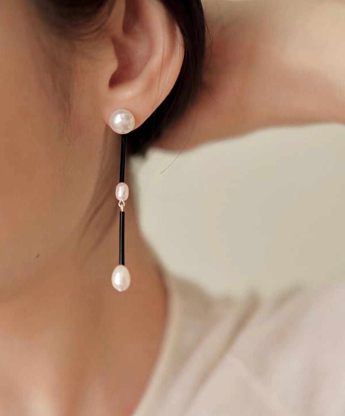 Minimalist Black Glass & Freshwater Pearl Drop Earrings - floysun