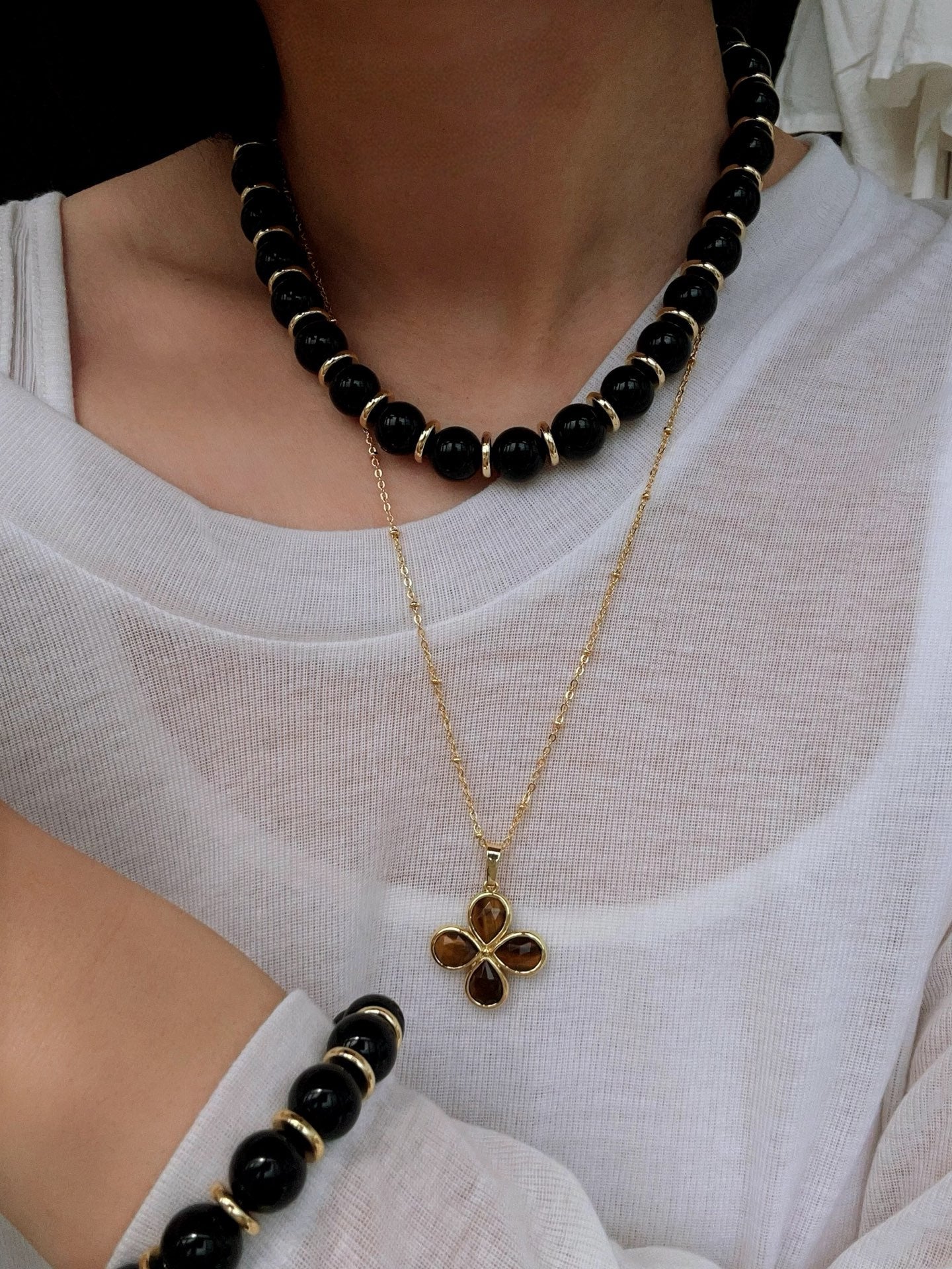 Minimalist Black Onyx & Gold Disc Bracelet - floysun