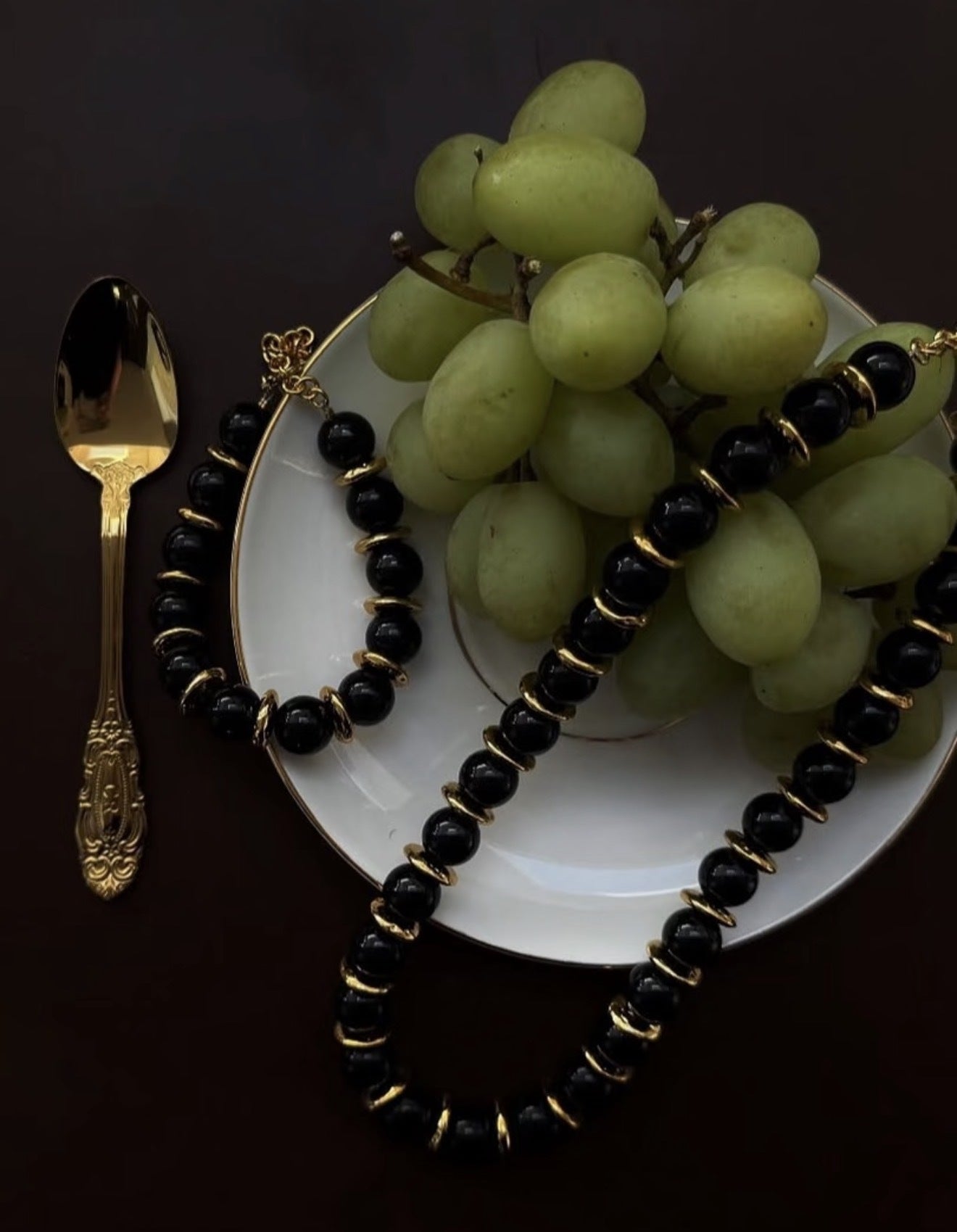 Minimalist Black Onyx & Gold Disc Bracelet - floysun
