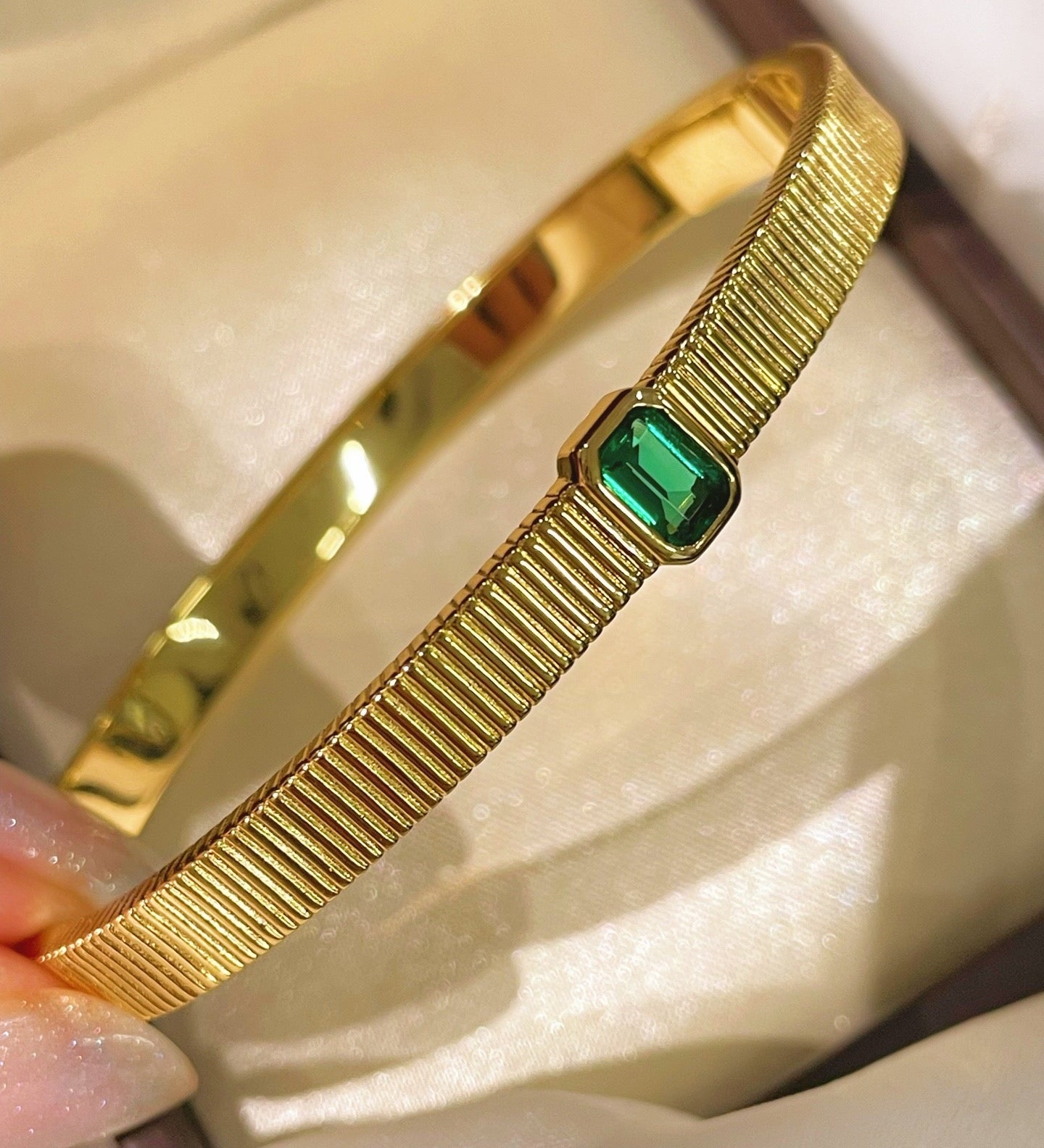 Minimalist Emerald T - Bar Bangle – Luxury Clawless Setting - floysun