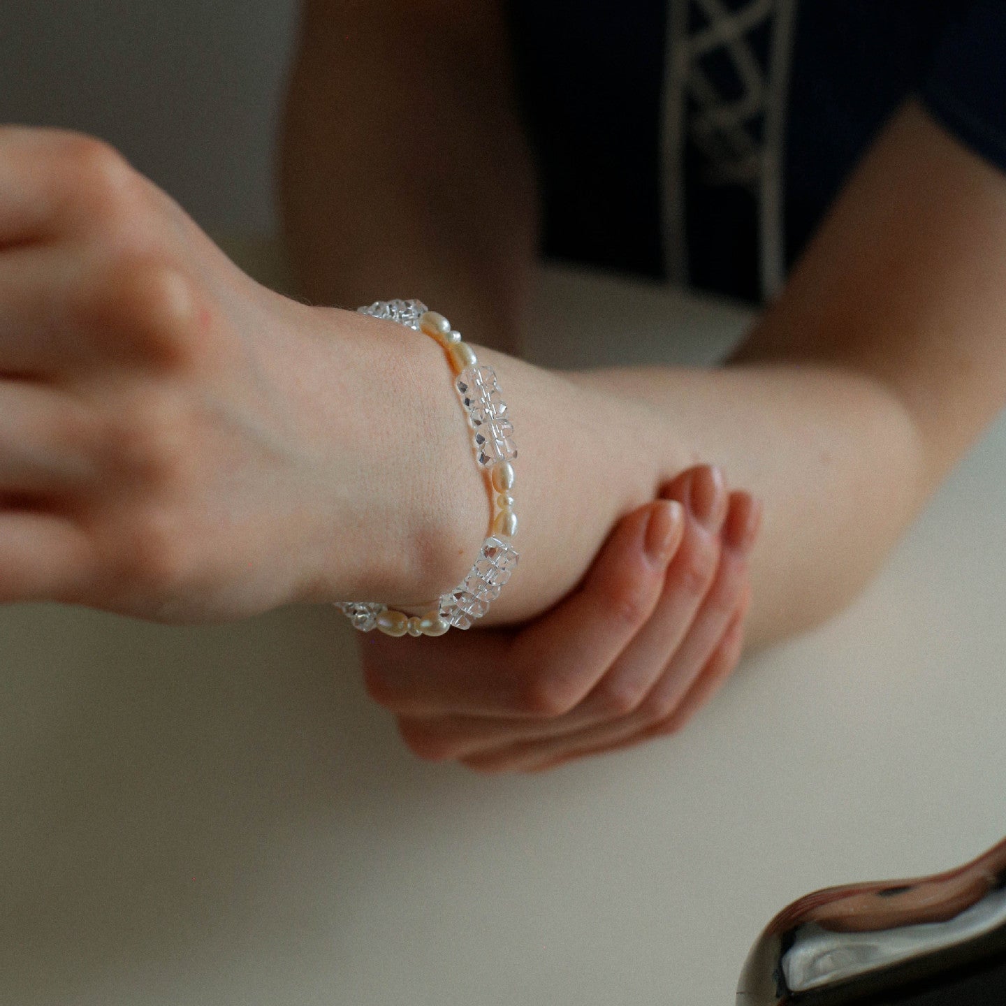 Minimalist Faceted Clear Quartz & Freshwater Pearl Beaded Bracelet - floysun