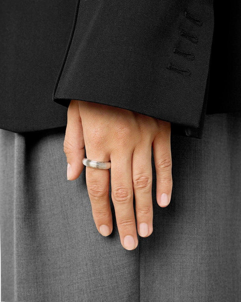 Minimalist Luxury Solid Ribbed Band Ring - floysun