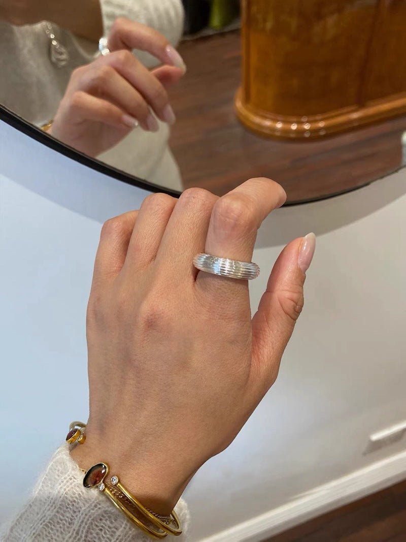 Minimalist Luxury Solid Ribbed Band Ring - floysun