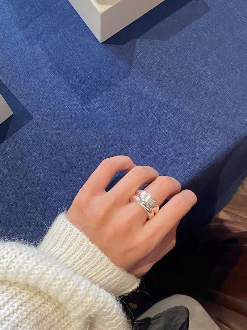 Minimalist Luxury Solid Ribbed Band Ring - floysun