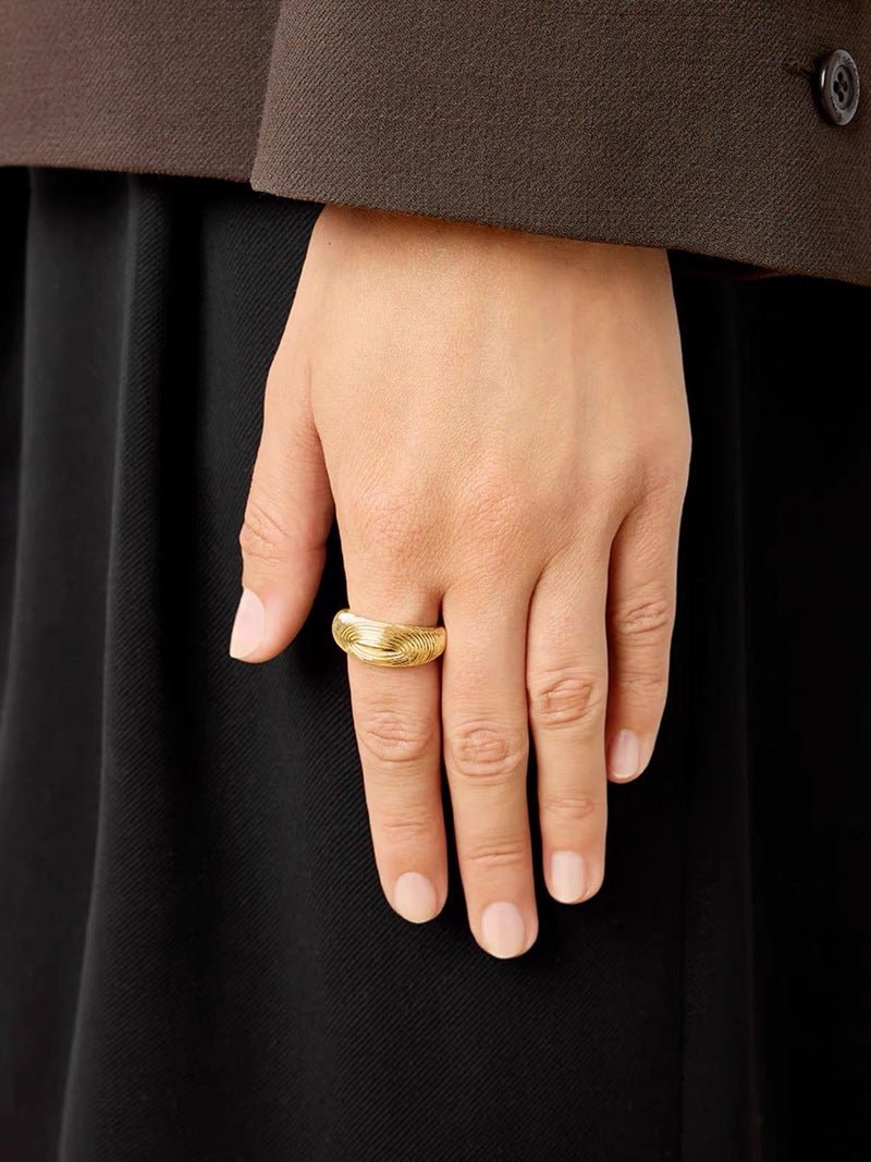 Minimalist Solid Swirl Textured Dome Ring - floysun