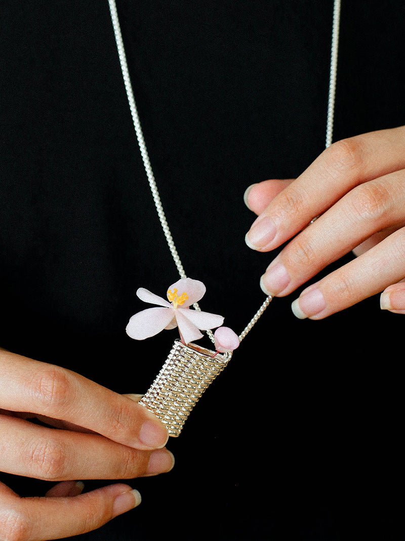Minimalist Vase / Wine Jug / Wallet Sculptural Pendant Long Necklace - floysun