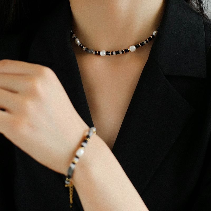Multiple Irregular Colored Agates Jade Bracelet - Black - floysun