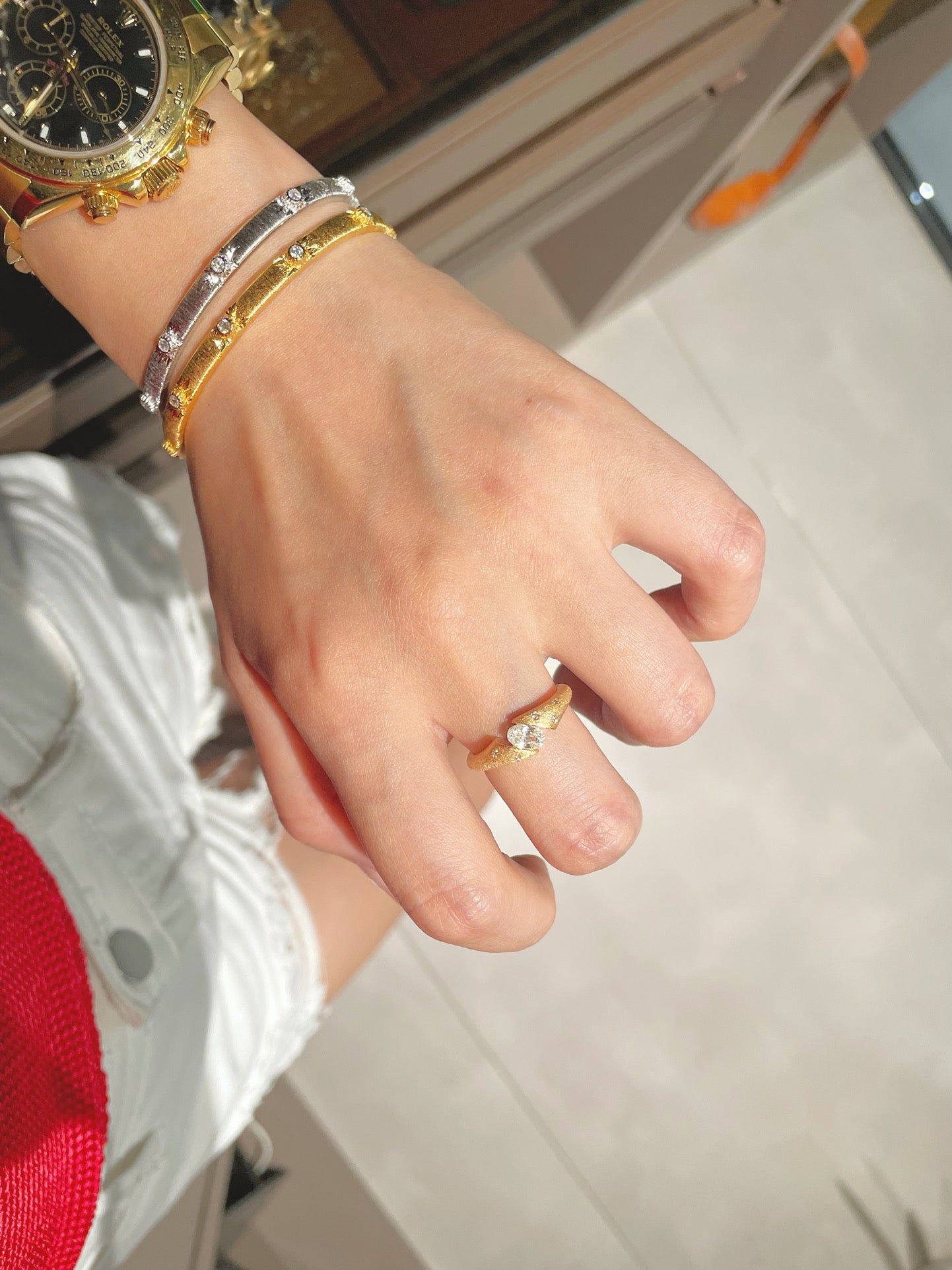 Narrow Brushed Ribbon Starburst Diamond Bangle - floysun