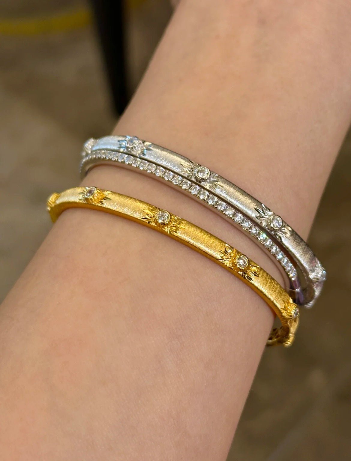 Narrow Brushed Ribbon Starburst Diamond Bangle - floysun