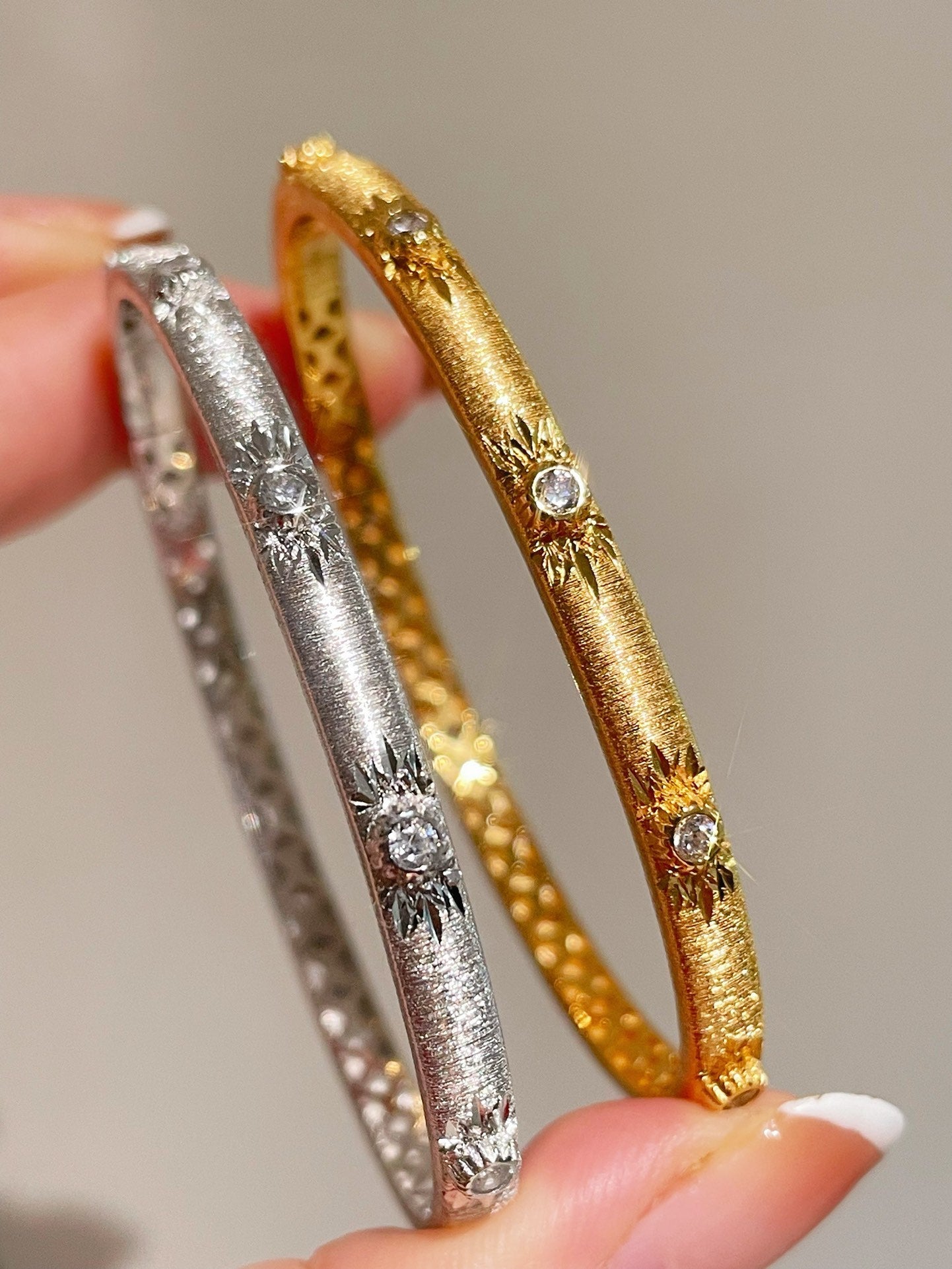 Narrow Brushed Ribbon Starburst Diamond Bangle - floysun