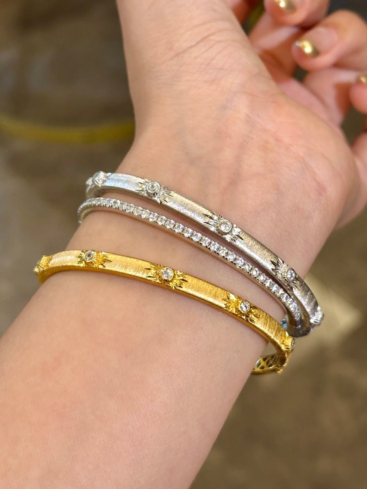 Narrow Brushed Ribbon Starburst Diamond Bangle - floysun