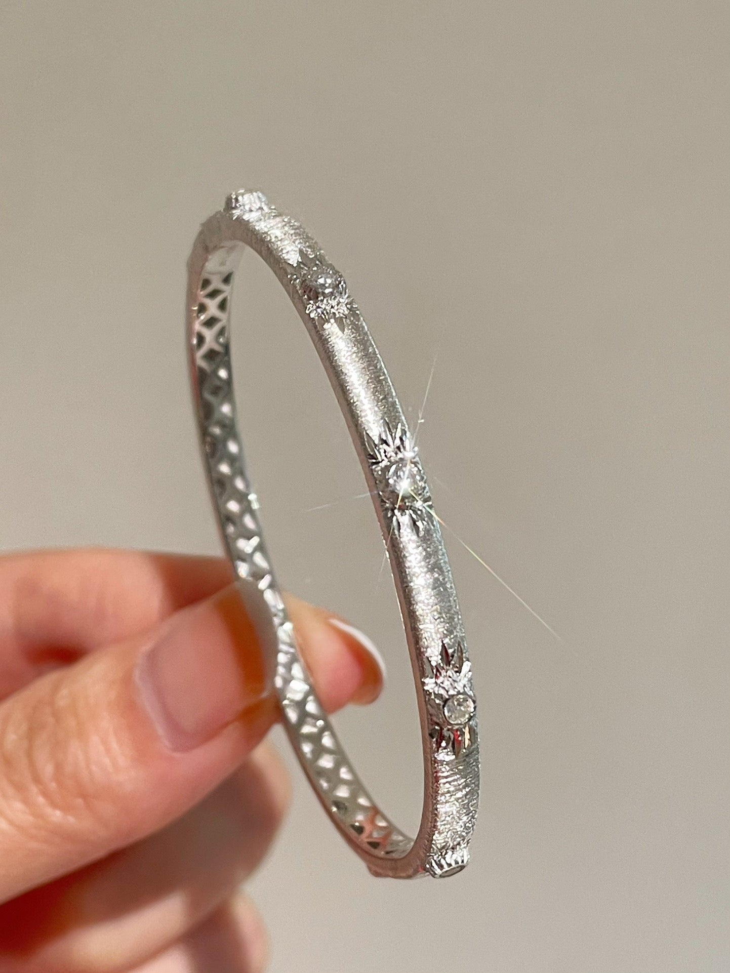 Narrow Brushed Ribbon Starburst Diamond Bangle - floysun