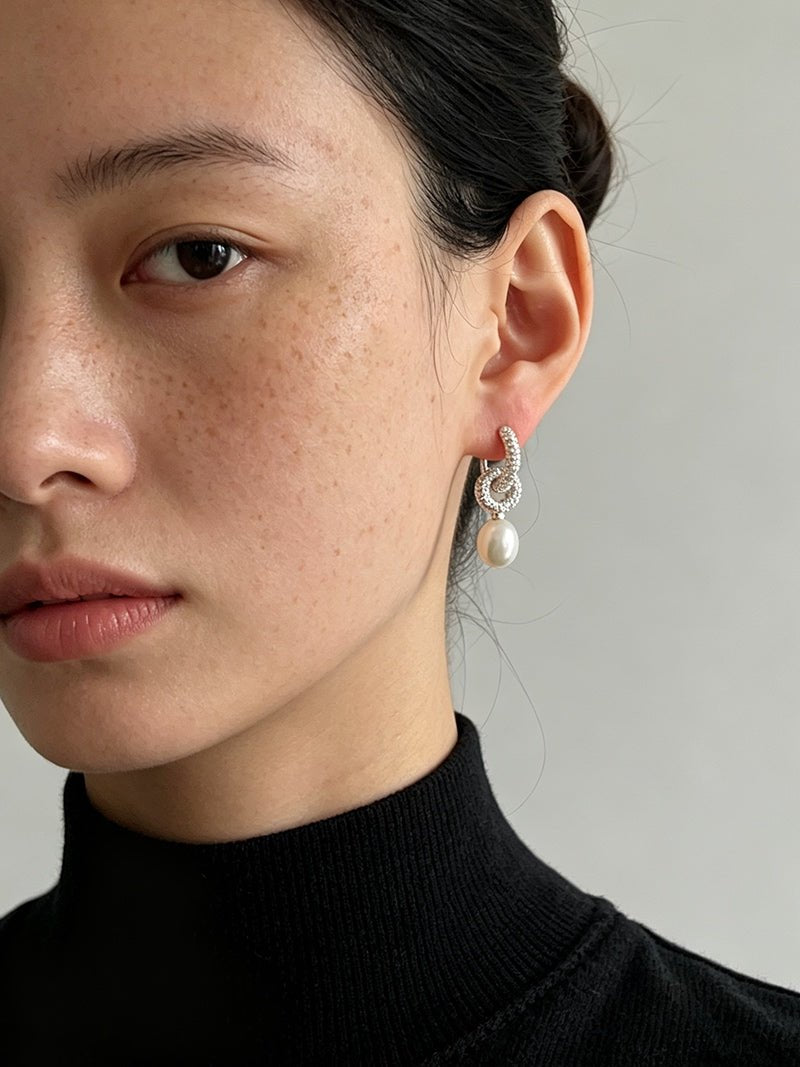 Natural Freshwater Pearl and Cubic Zirconia Interlocking Hoop Earrings - floysun