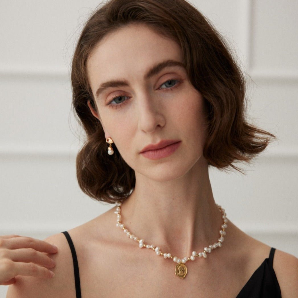Natural Pearl Queen Engraved Pendants Necklaces - floysun