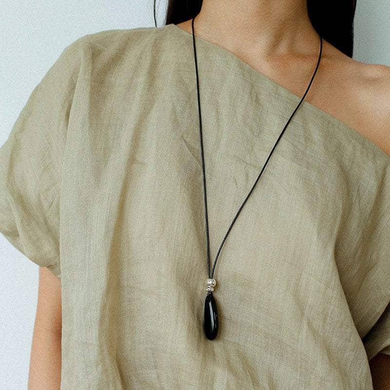 Noir Drop – Adjustable Black Onyx Teardrop Necklace - floysun
