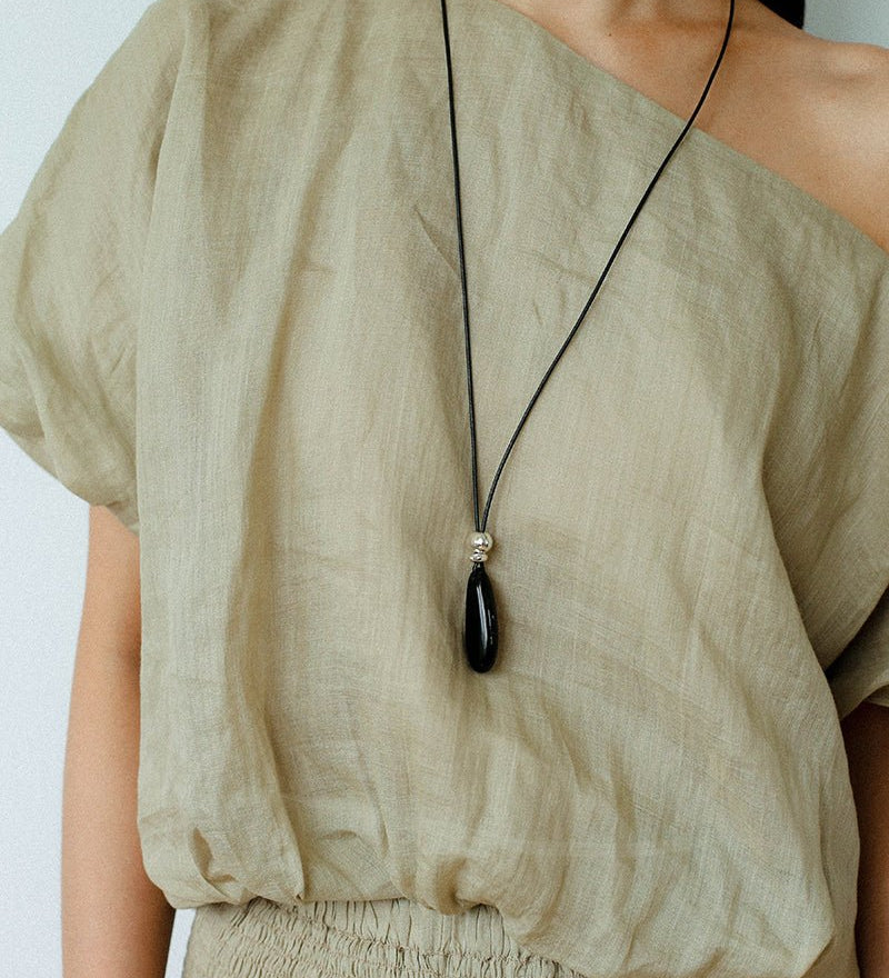 Noir Drop – Adjustable Black Onyx Teardrop Necklace - floysun