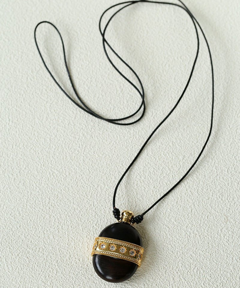 Nomadic Spirit Sandalwood Flask Necklace - floysun