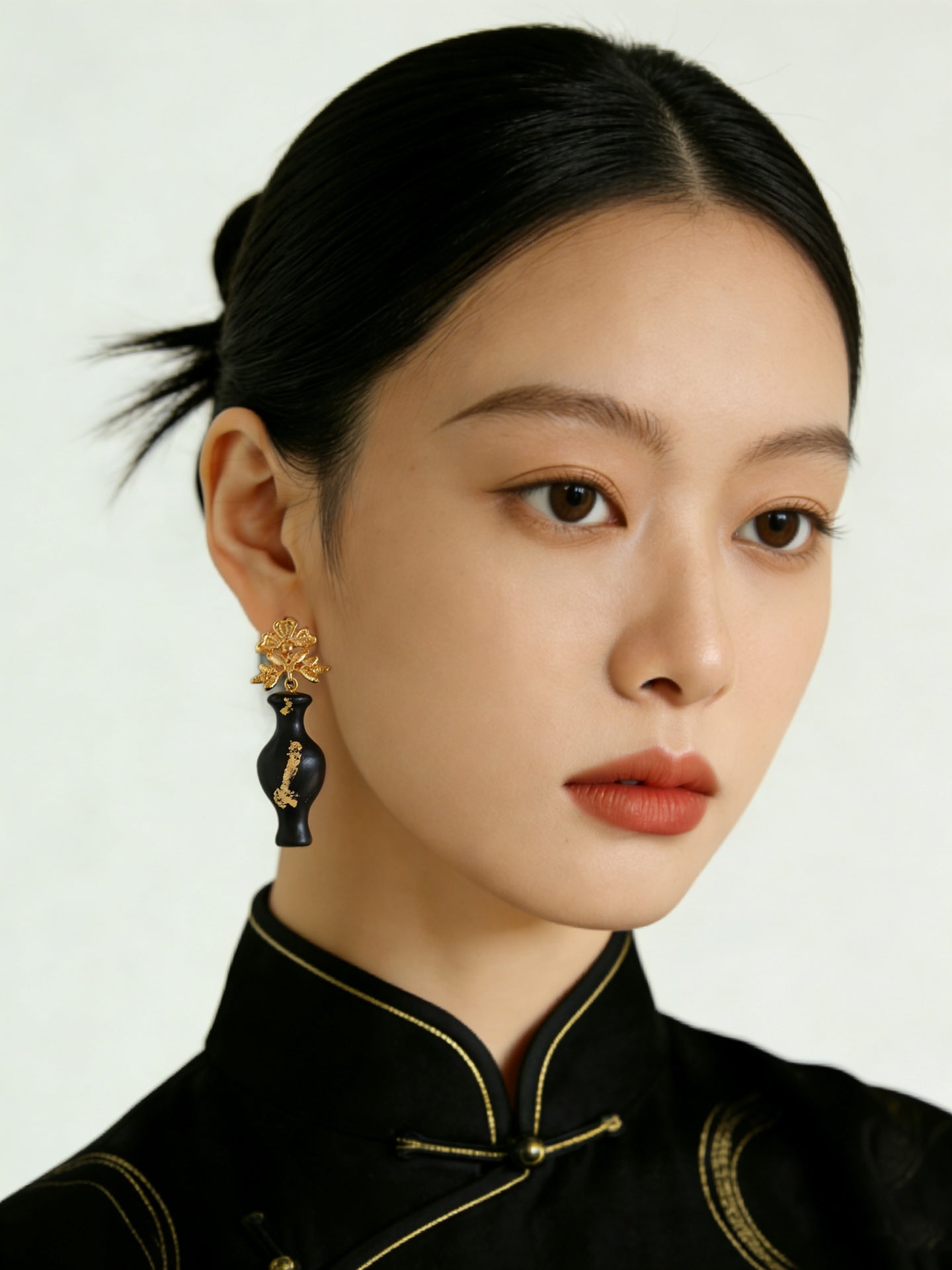 Original Design – Ebony Vase & Lace Vintage Aesthetic Earrings - floysun