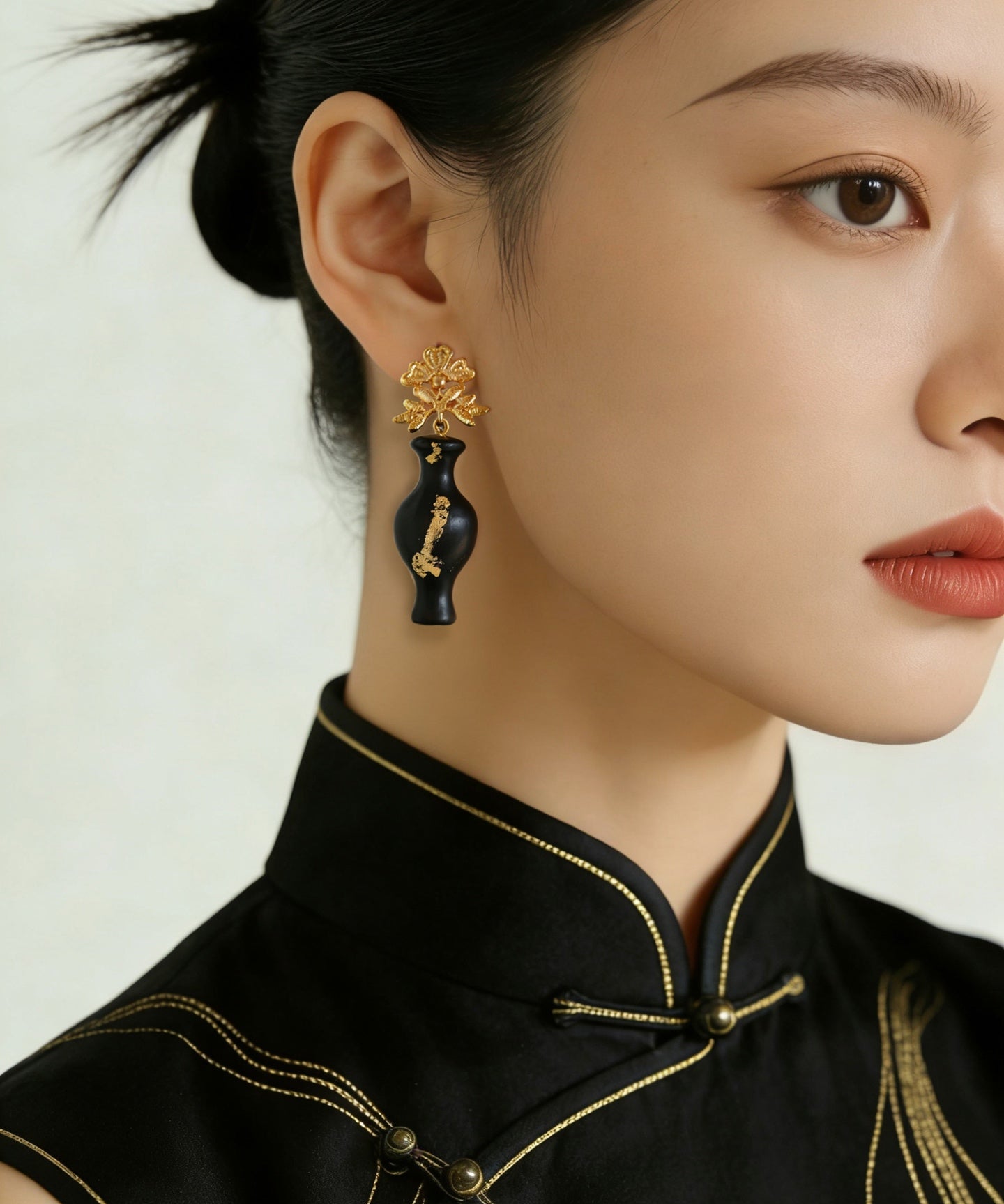 Original Design – Ebony Vase & Lace Vintage Aesthetic Earrings - floysun