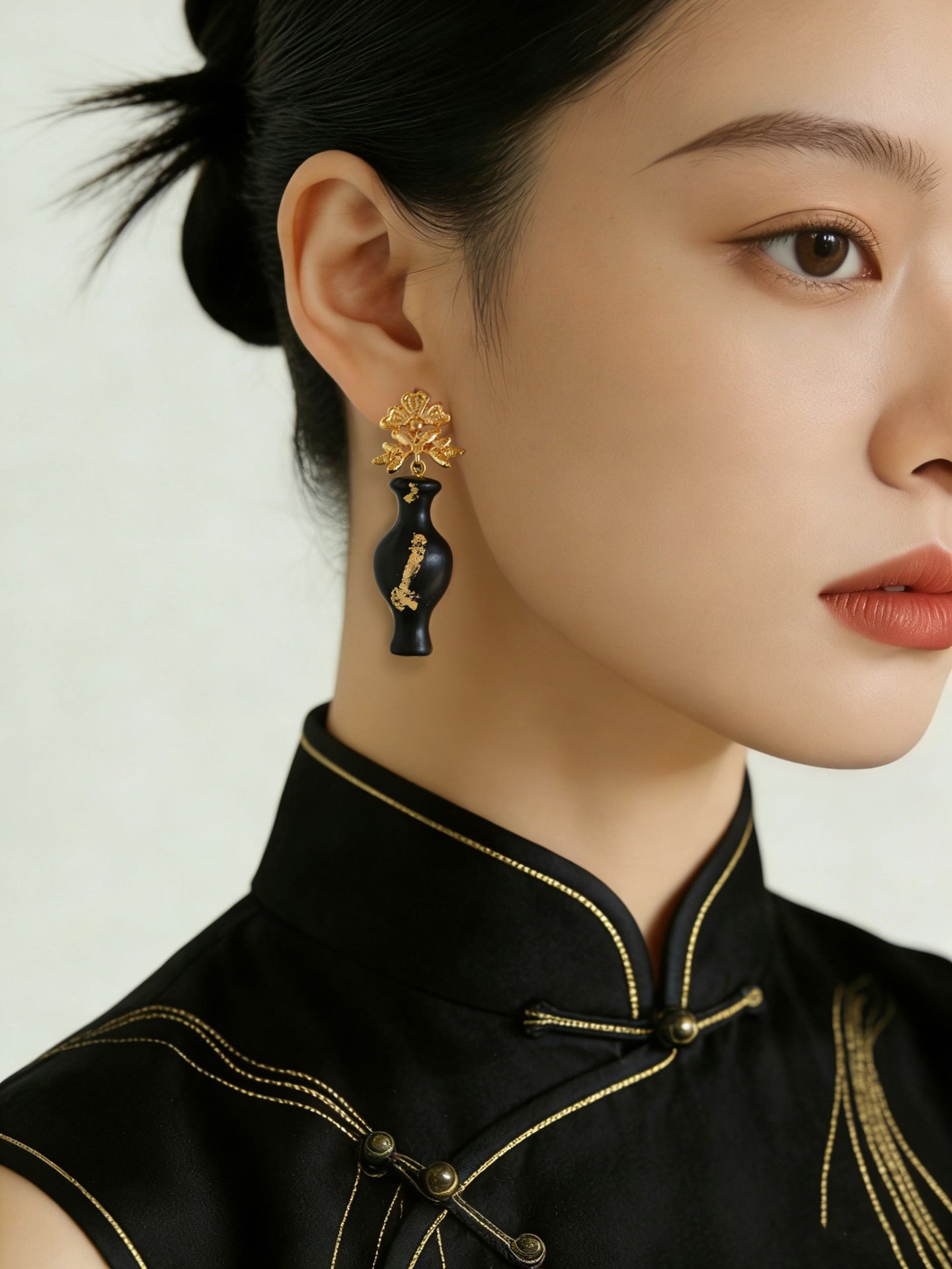 Original Design – Ebony Vase & Lace Vintage Aesthetic Earrings - floysun