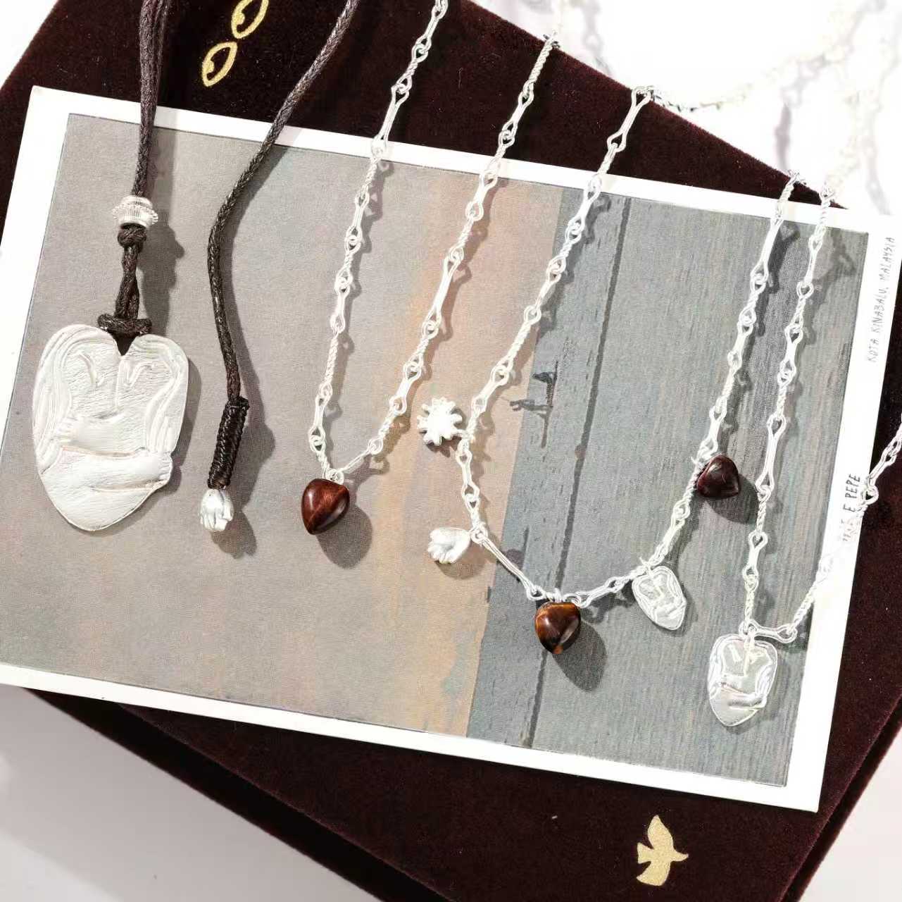 Original Design Embracing Heart Cord Necklace - floysun