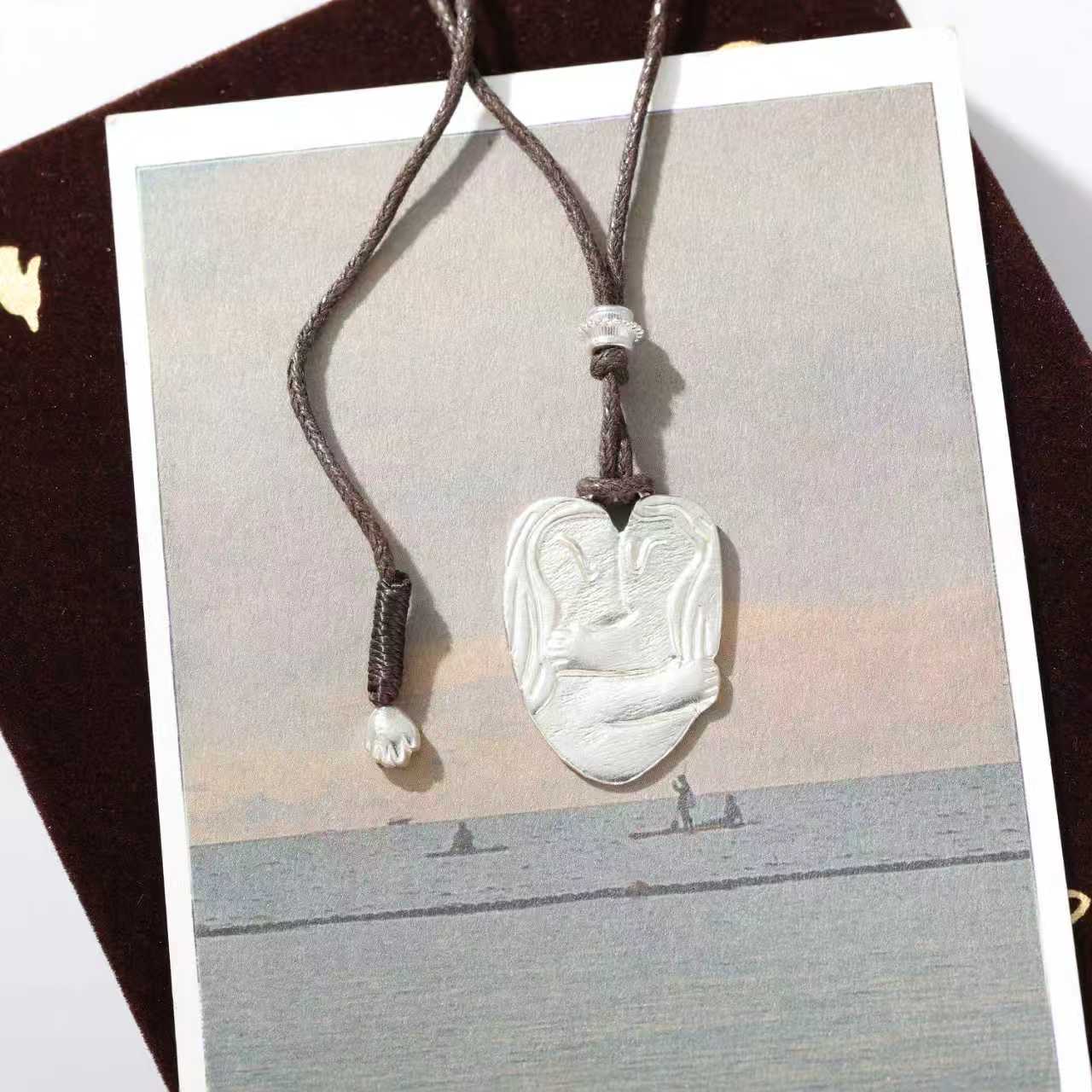 Original Design Embracing Heart Cord Necklace - floysun