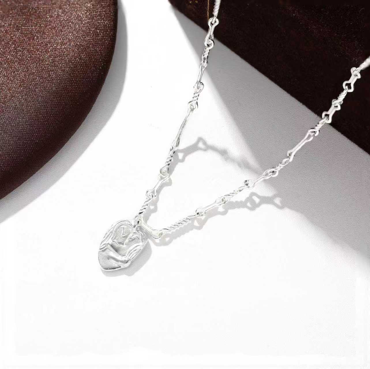Original Design Embracing Heart Pendant Necklace - floysun