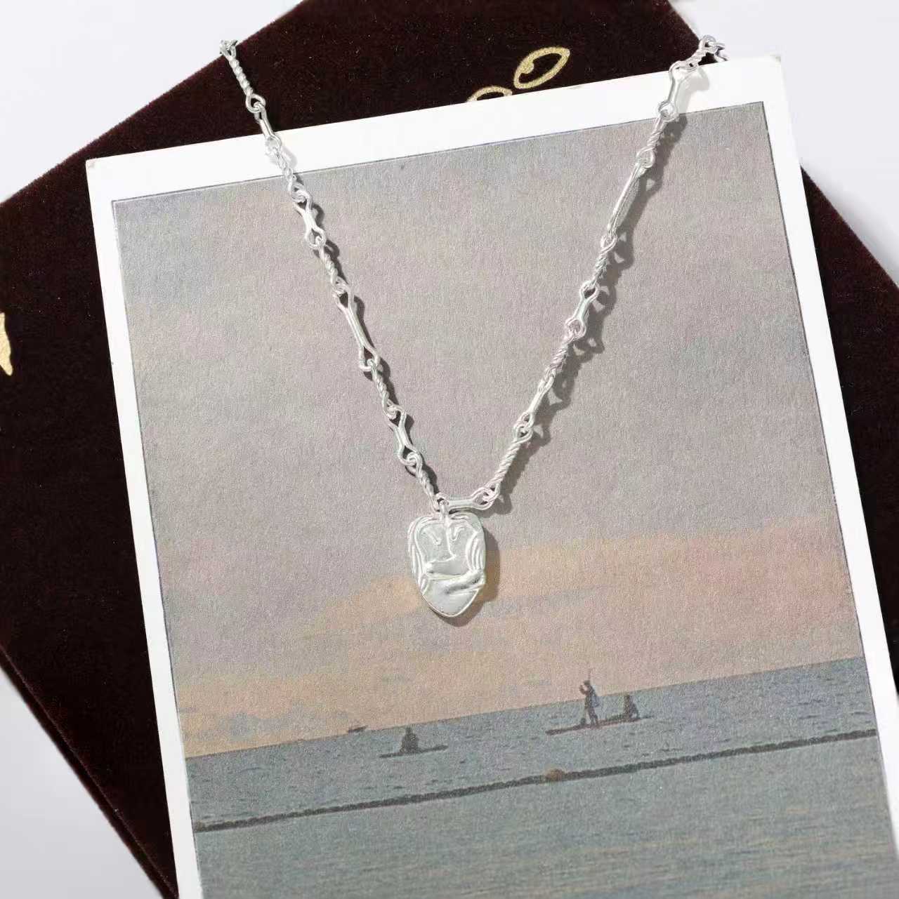 Original Design Embracing Heart Pendant Necklace - floysun