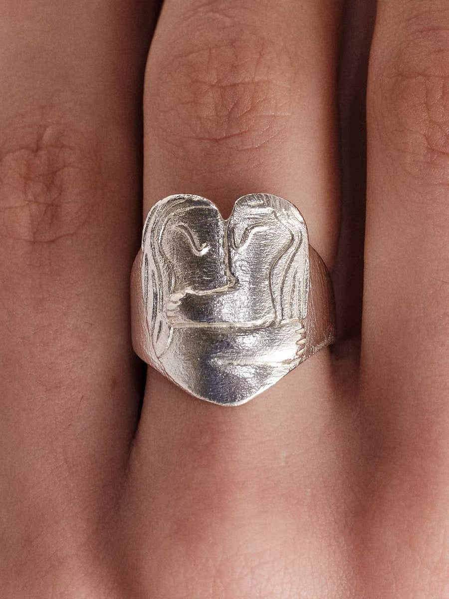 Original Design Embracing Heart Statement Ring - floysun