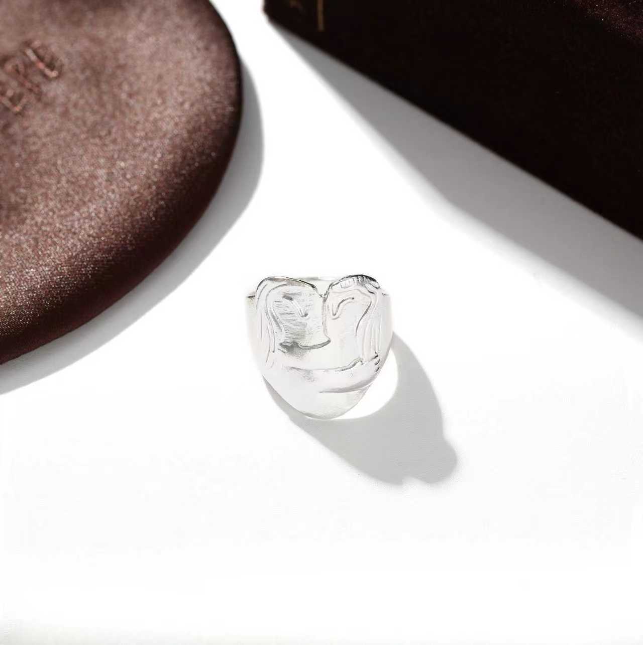 Original Design Embracing Heart Statement Ring - floysun