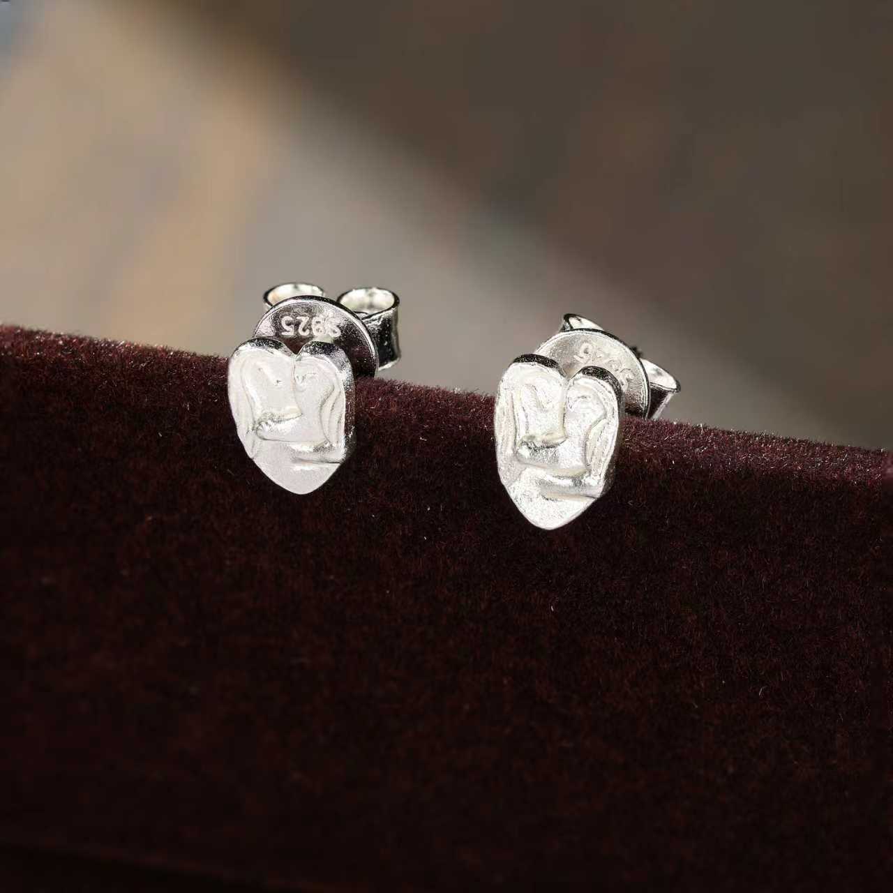 Original Design Embracing Heart Stud Earrings - floysun