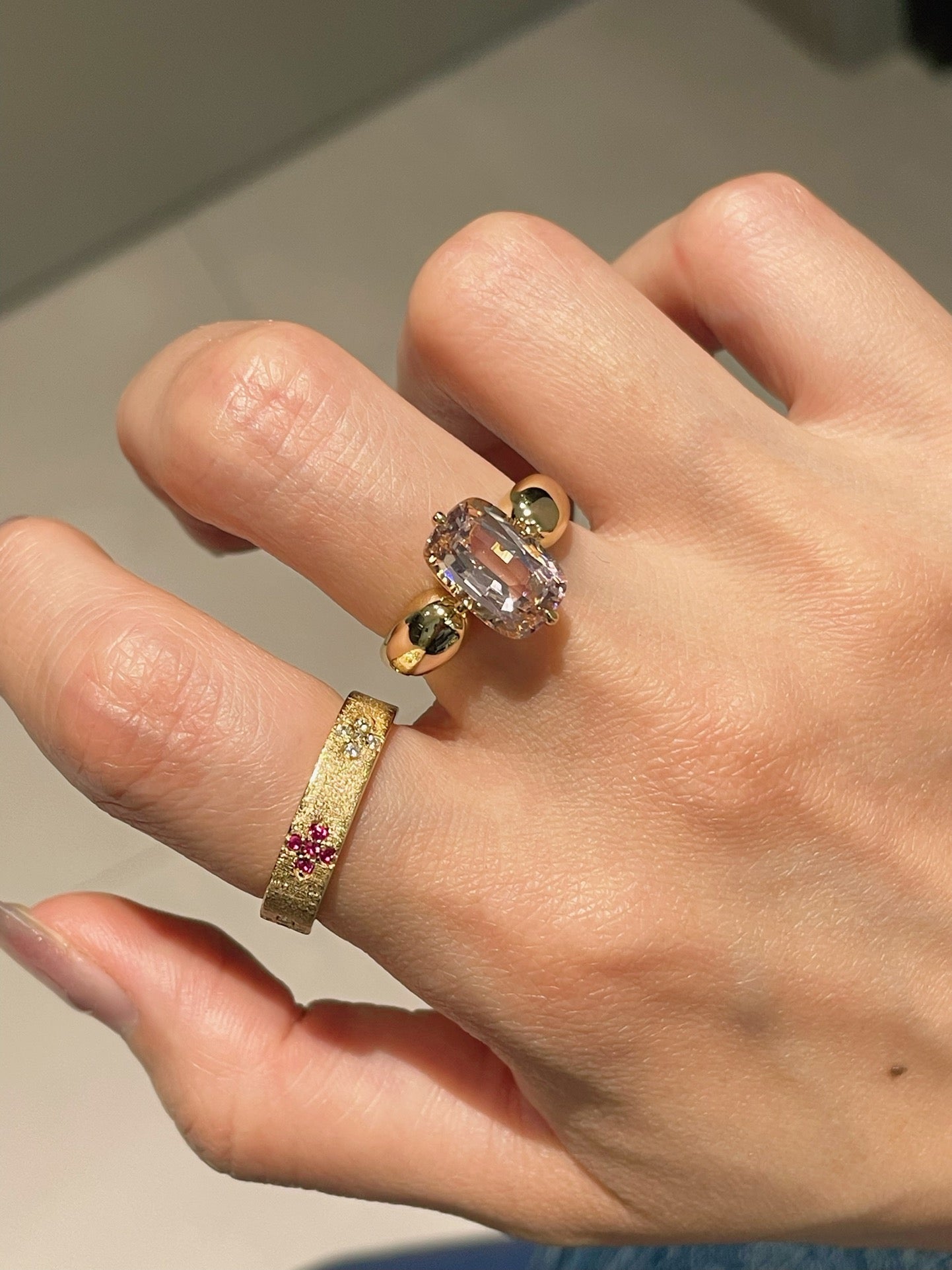 Padparadscha Oval - Cut Minimalist Ring – Rare Sunset Sapphire - floysun