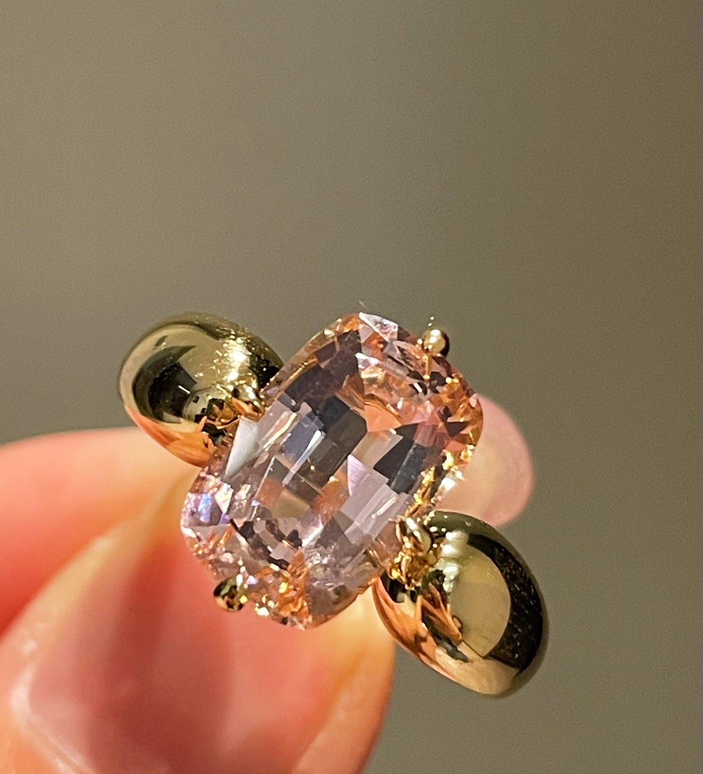 Padparadscha Oval - Cut Minimalist Ring – Rare Sunset Sapphire - floysun