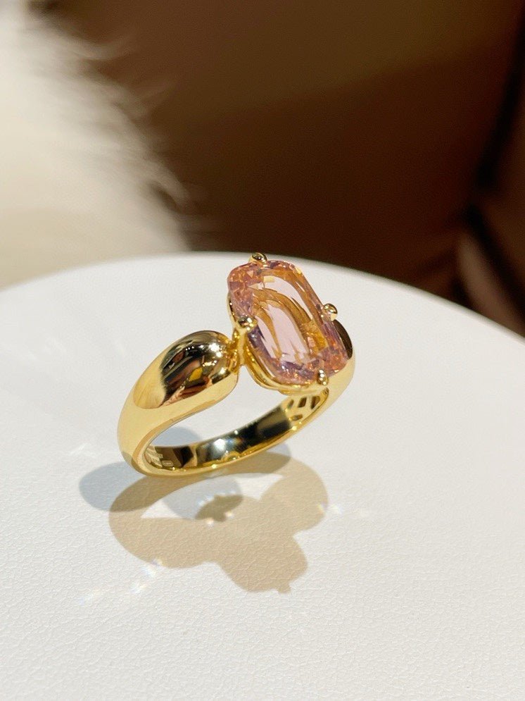 Padparadscha Oval - Cut Minimalist Ring – Rare Sunset Sapphire - floysun