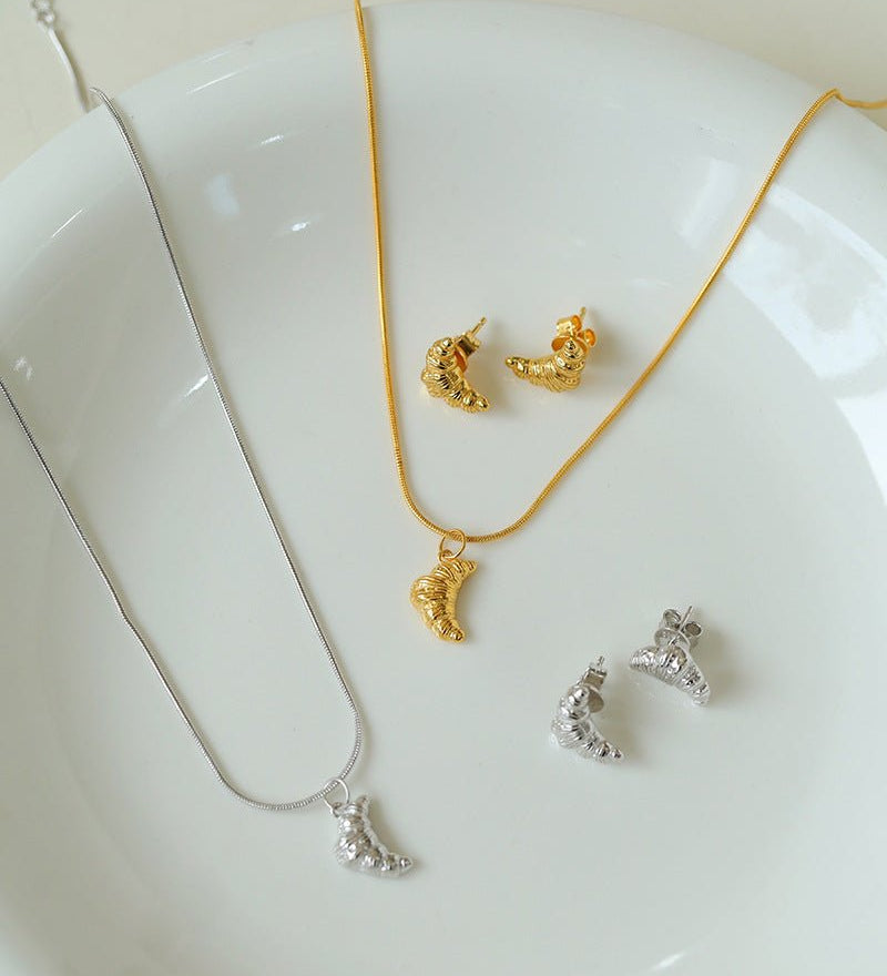 Petite Croissant Pendant Necklace - floysun