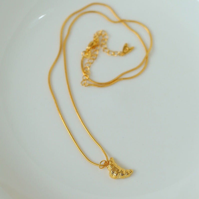 Petite Croissant Pendant Necklace - floysun