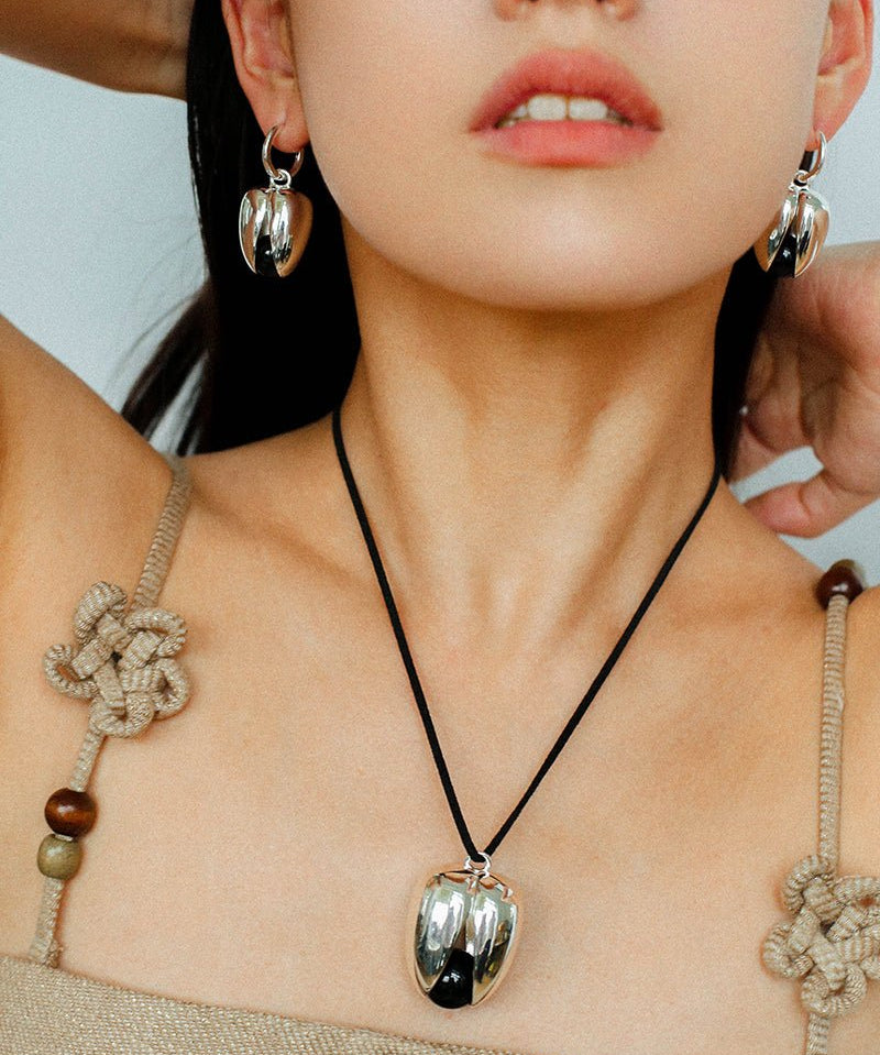 Pistachio Bloom & Black Onyx Pendant Cord Necklace - floysun