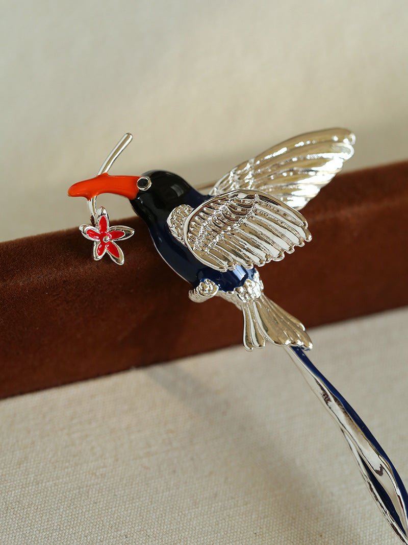 Princess - Inspired Enamel Magpie Brooch - floysun