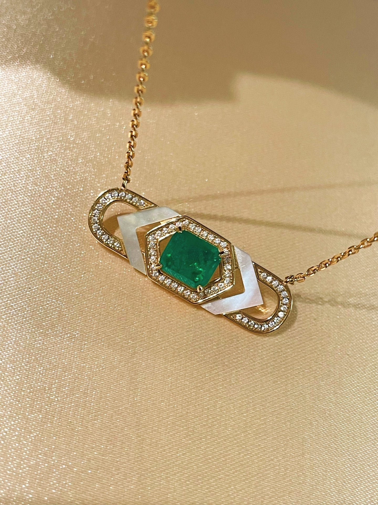 Rhombus Emerald & White Mother of Pearl Necklace - floysun