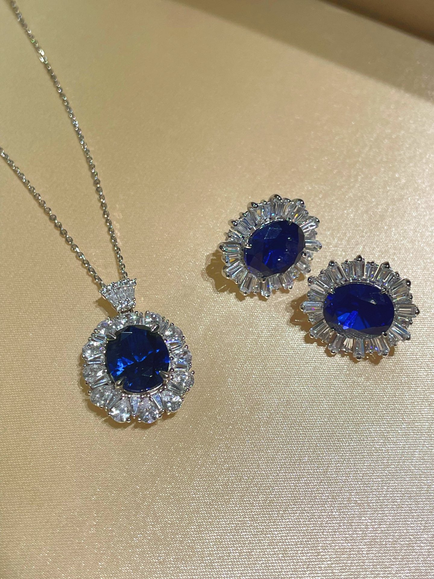 Royal Blue Sapphire Fan Necklace - floysun