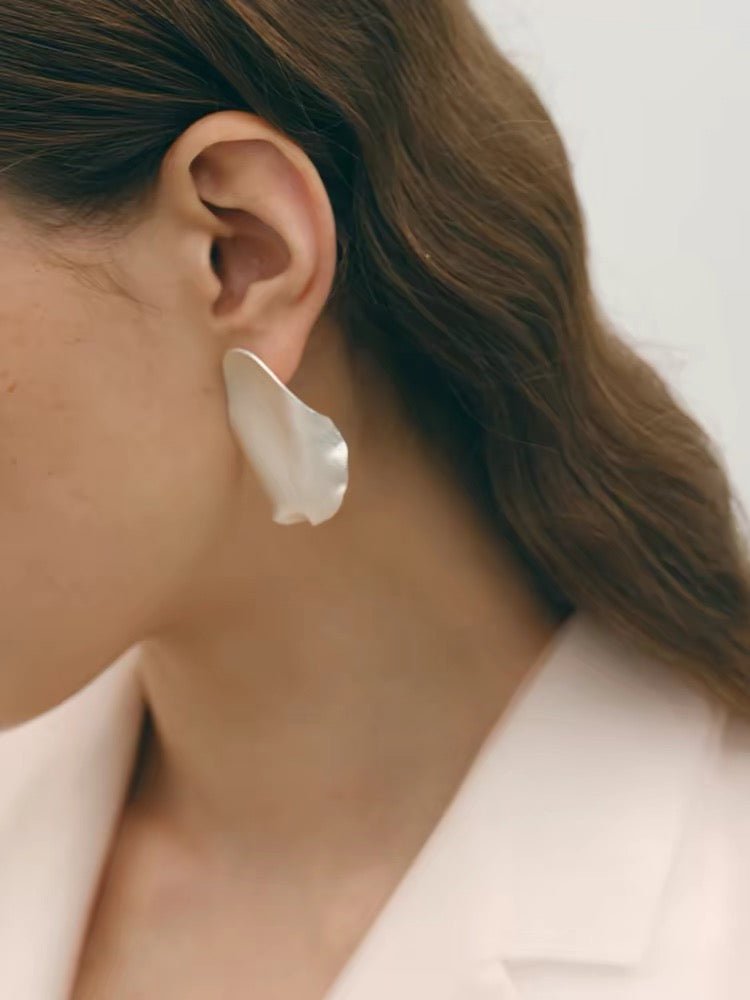 Sculpted White Petal Statement Stud Earrings - floysun