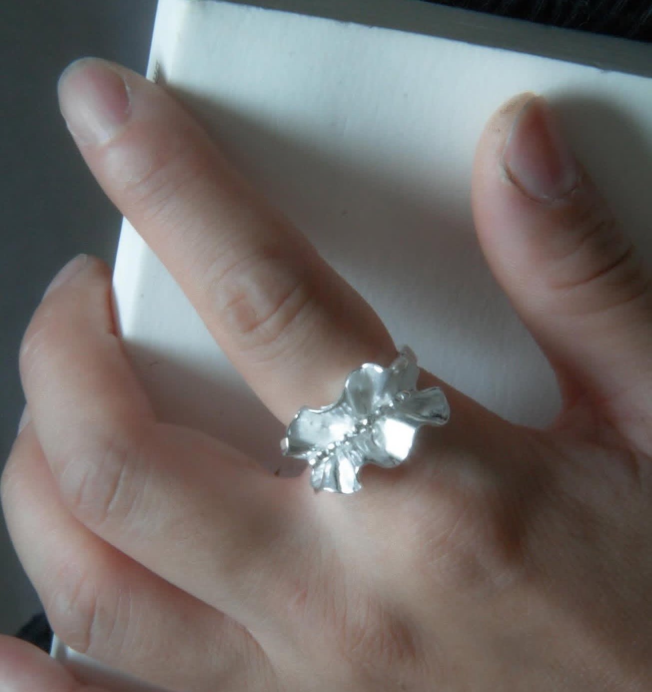 Sculptural Ruffle Adjustable Open Ring - floysun
