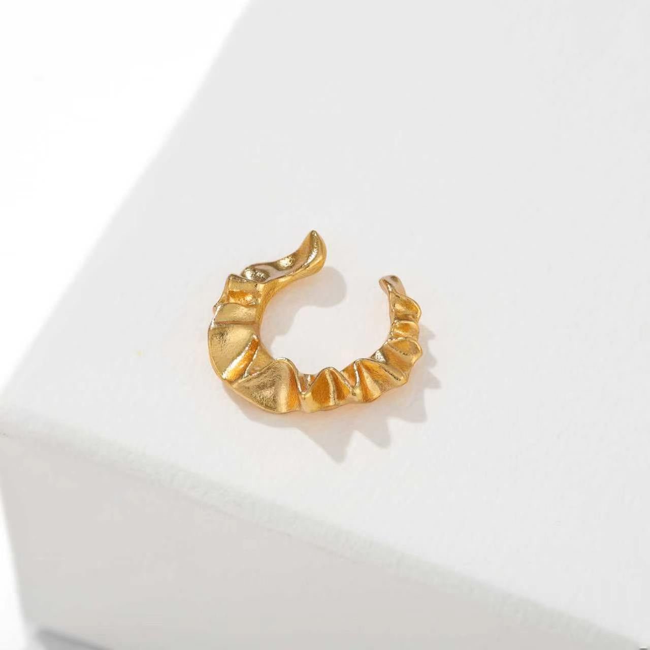 Sculptural Ruffle Ear Cuff Single - floysun