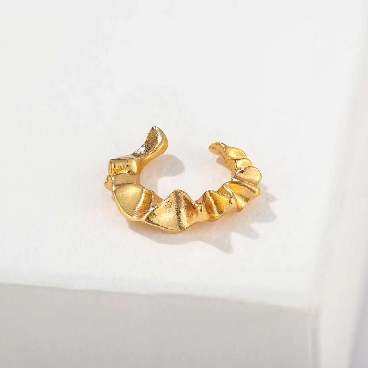 Sculptural Ruffle Ear Cuff Single - floysun
