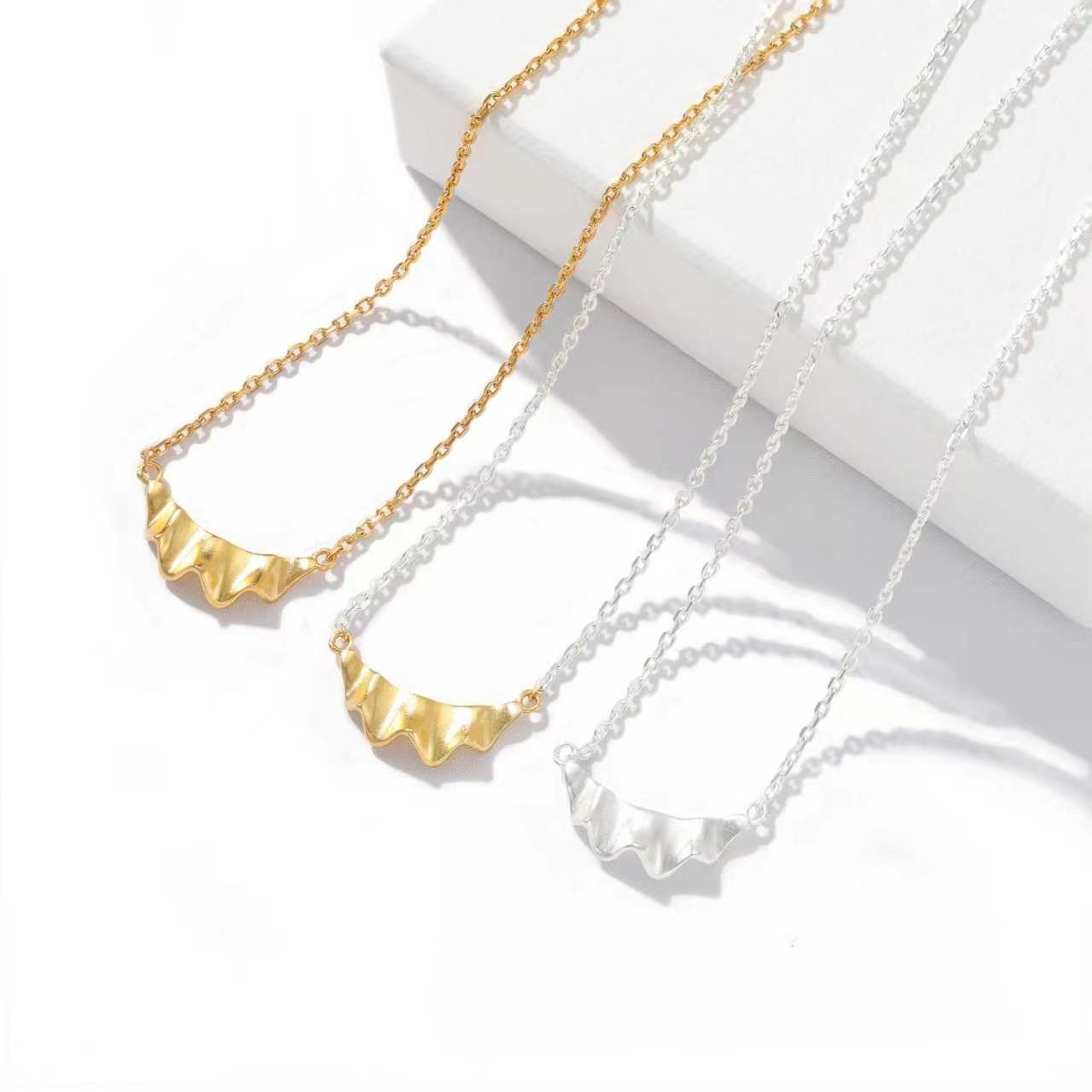 Sculptural Ruffle Pendant Necklace - floysun