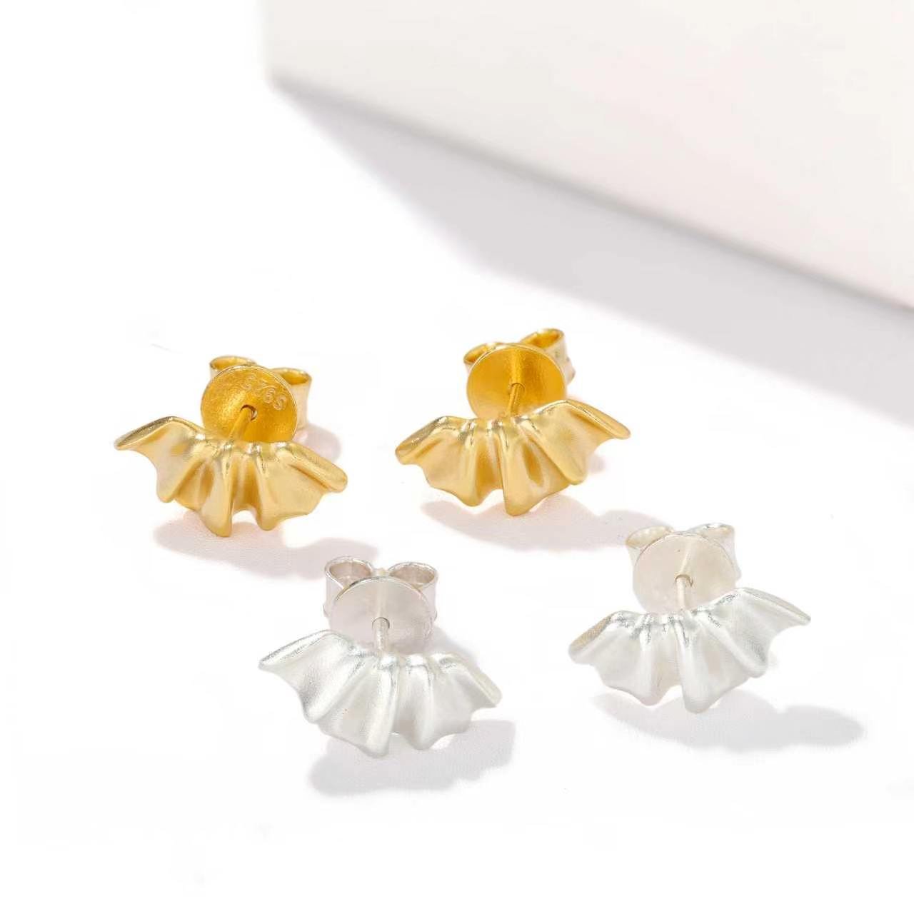Sculptural Ruffle Stud Earrings - floysun