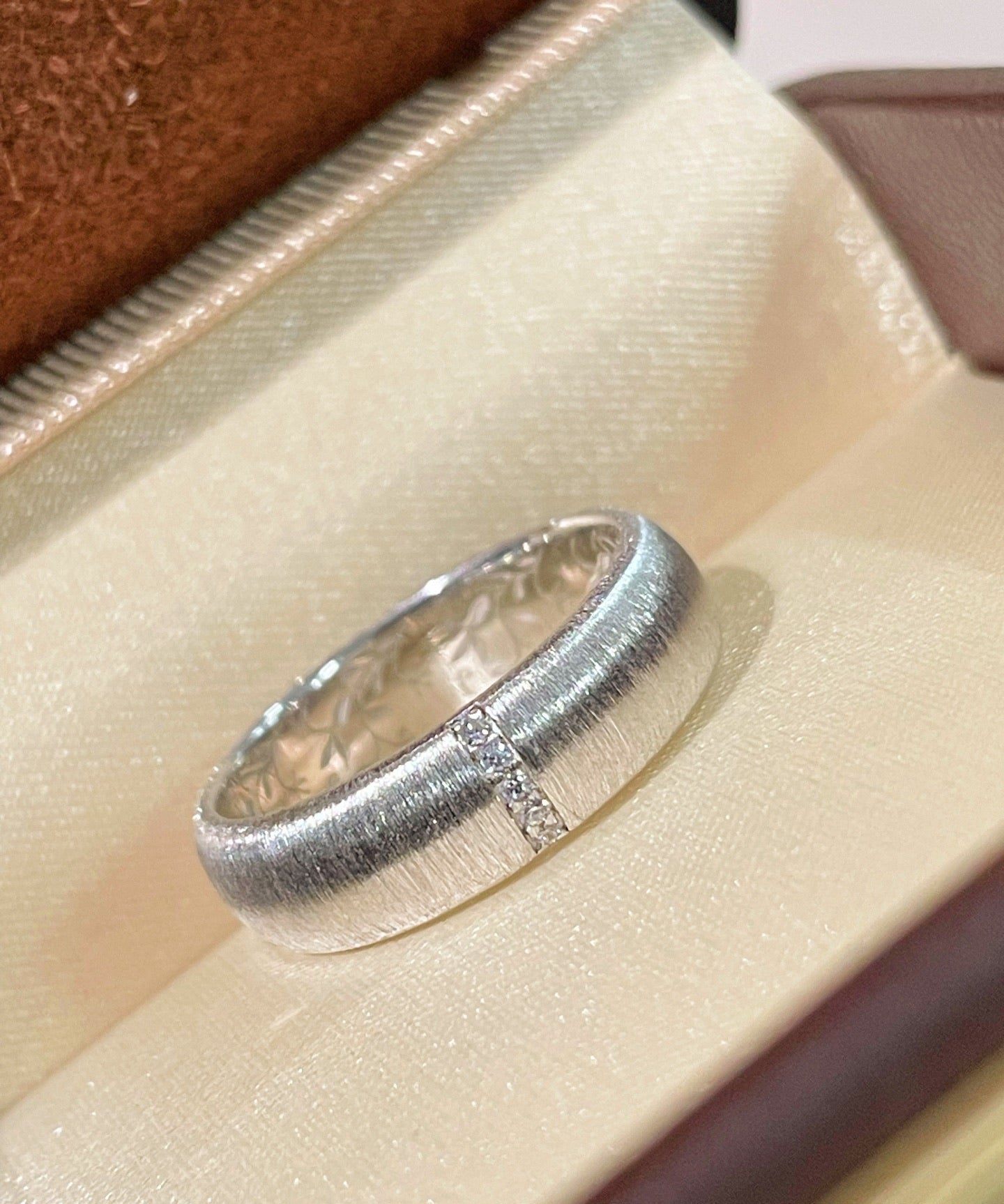 Silken Matte Wide Band Silver Ring - floysun