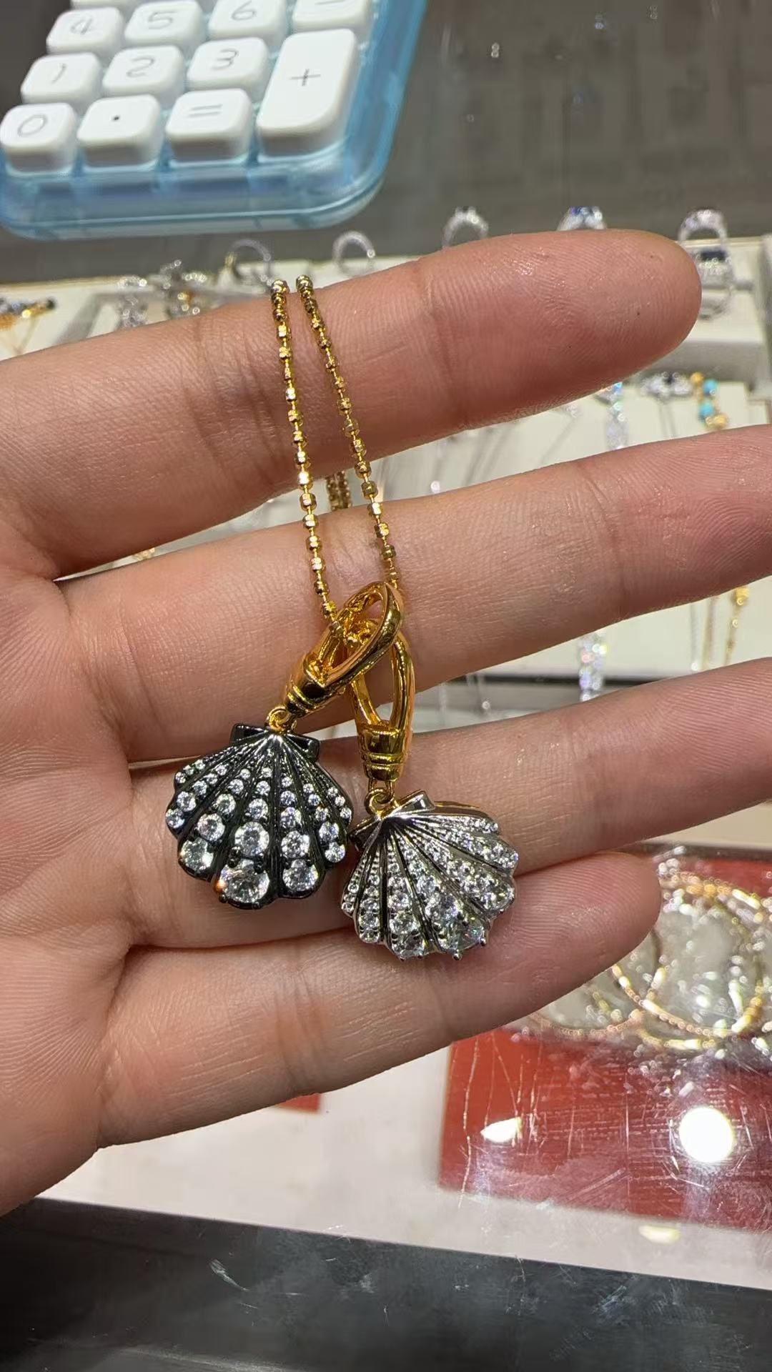 Silver Bling Shell Pendant Necklace with Gradient Lab - Grown Diamonds - floysun