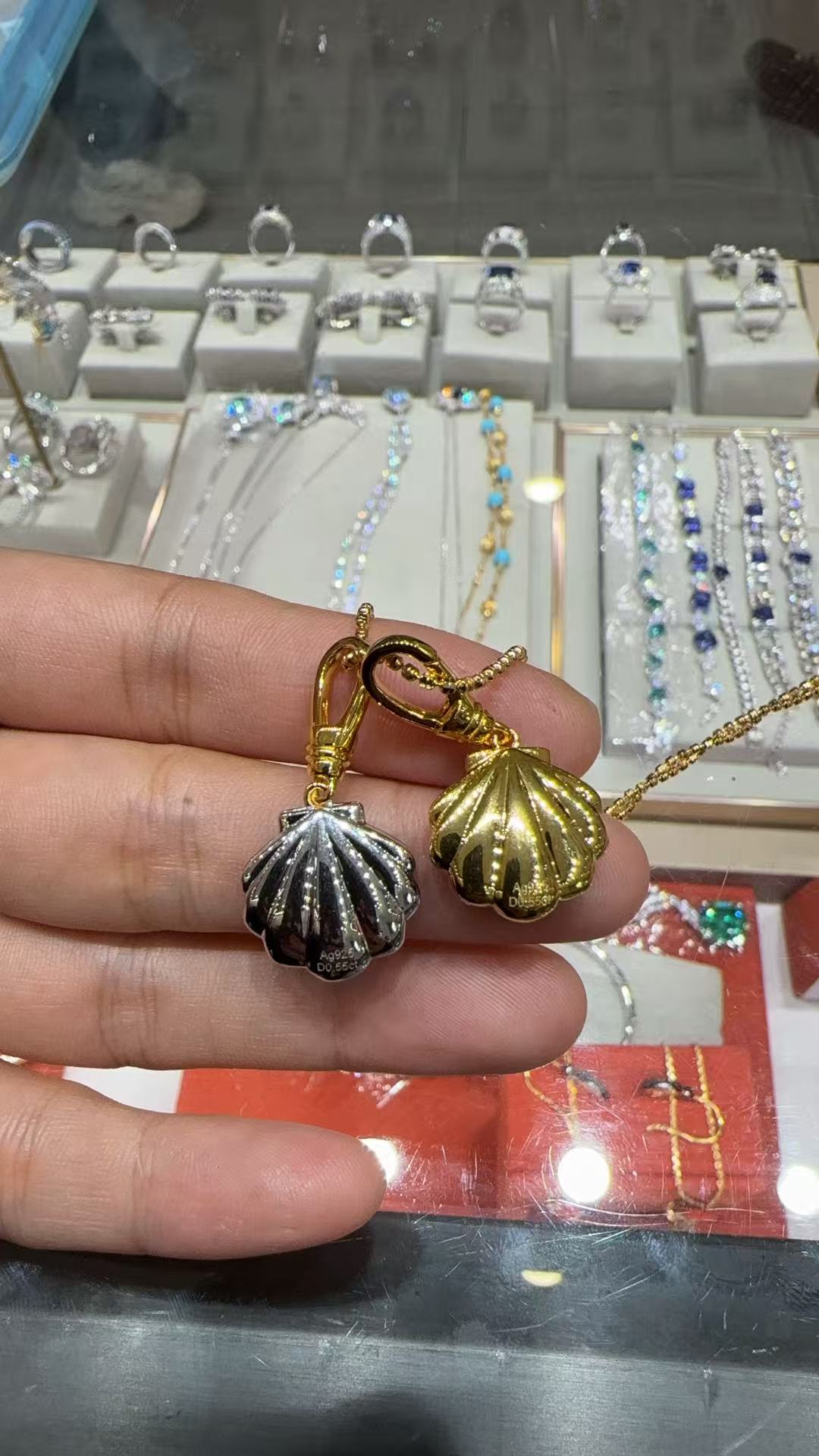 Silver Bling Shell Pendant Necklace with Gradient Lab - Grown Diamonds - floysun